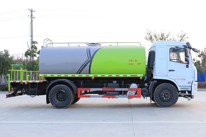 東風專底12噸灑水車
