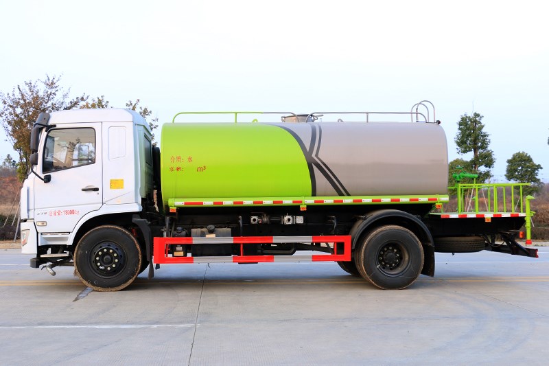 東風專底12噸灑水車