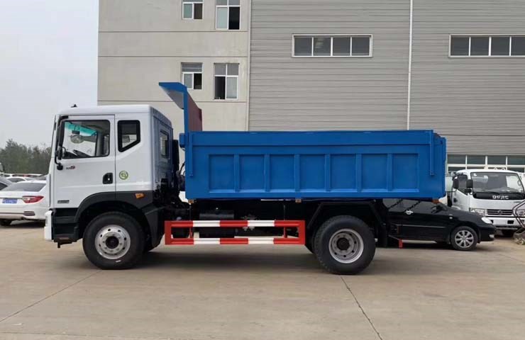 東風(fēng)D9 12-14立方密封自卸式垃圾車