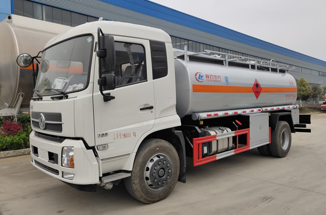 東風(fēng)天錦10噸油罐車