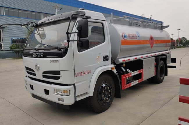 東風(fēng)福瑞卡8噸油罐車