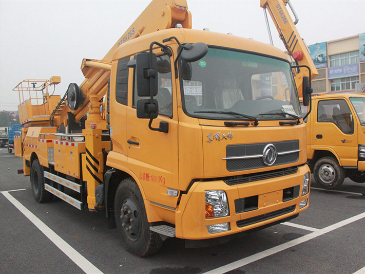 東風天錦26米高空作業(yè)車