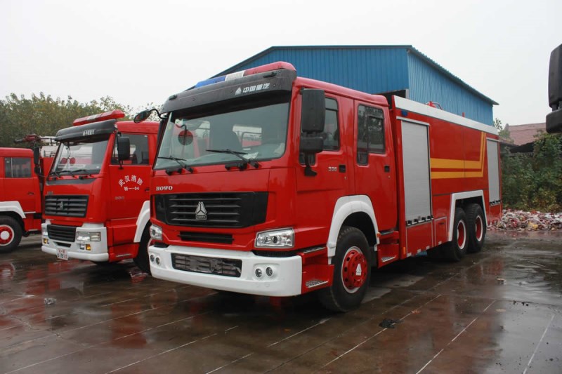 重汽8噸泡沫消防車(chē)
