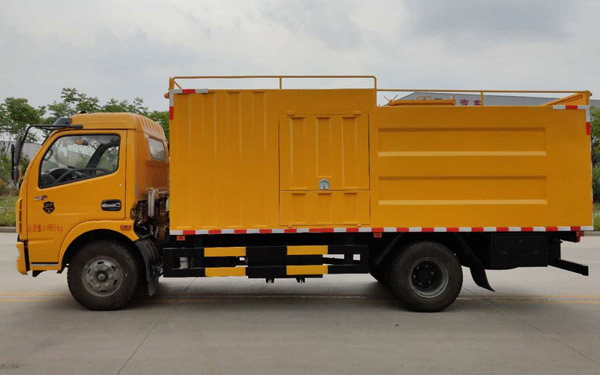 東風(fēng)D7污水處理車(chē)（黃牌）