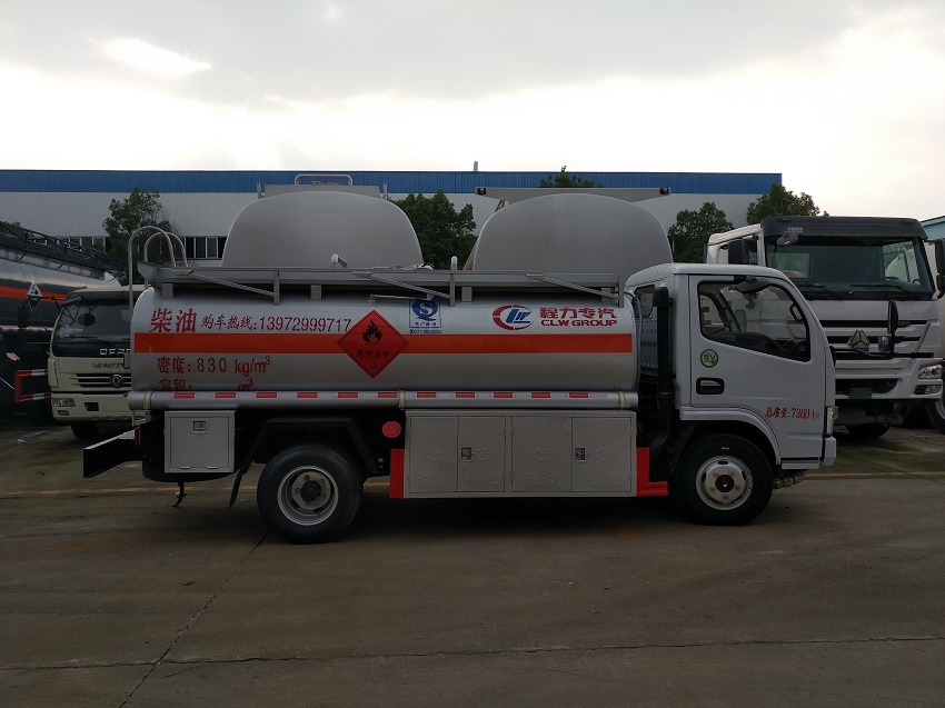 東風(fēng)多利卡5噸油罐車(chē)側(cè)面展示圖片