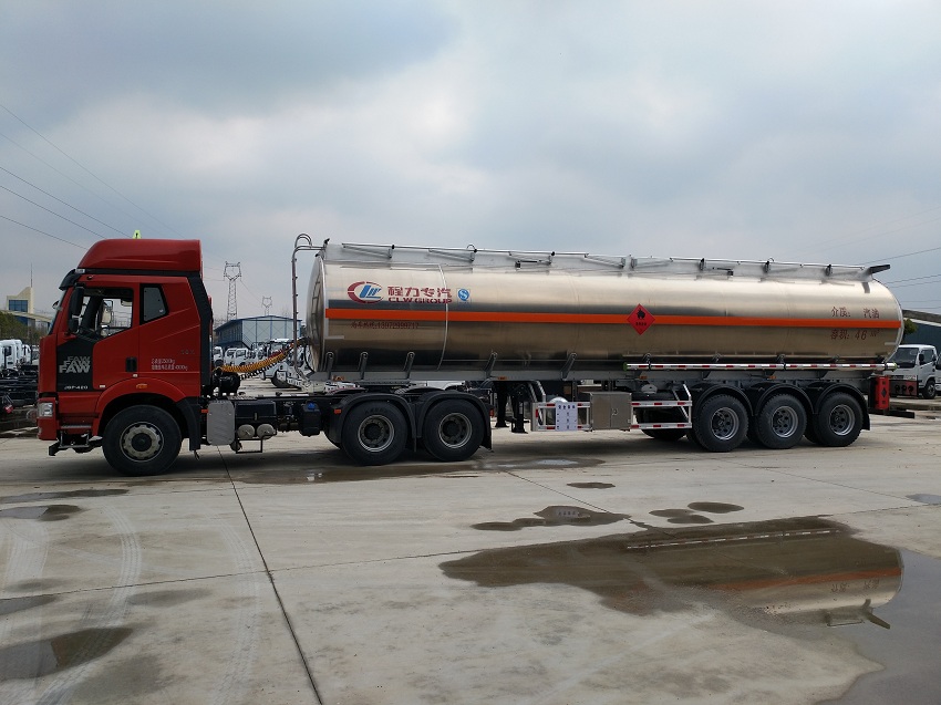46立方鋁合金半掛油罐車側面展示圖
