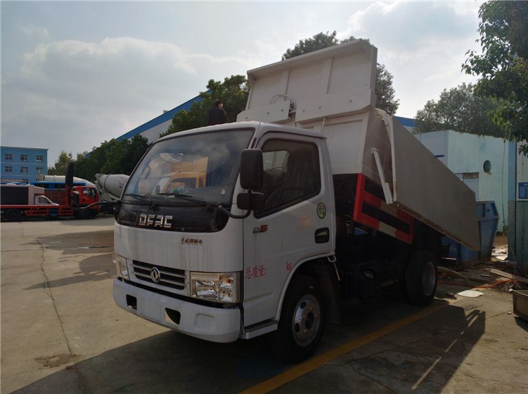 東風(fēng)小多利卡5-6立方密封自卸式垃圾車