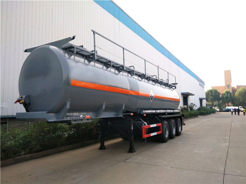 CLW9401GFW型腐蝕性物品罐式運輸半掛車