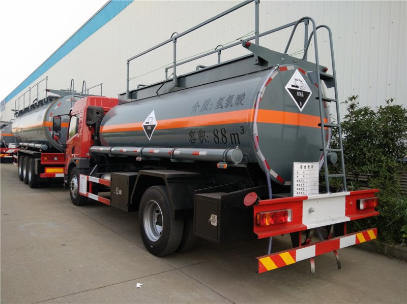 解放龍V CLW5162GFWC5腐蝕性物品罐式運(yùn)輸車(chē)
