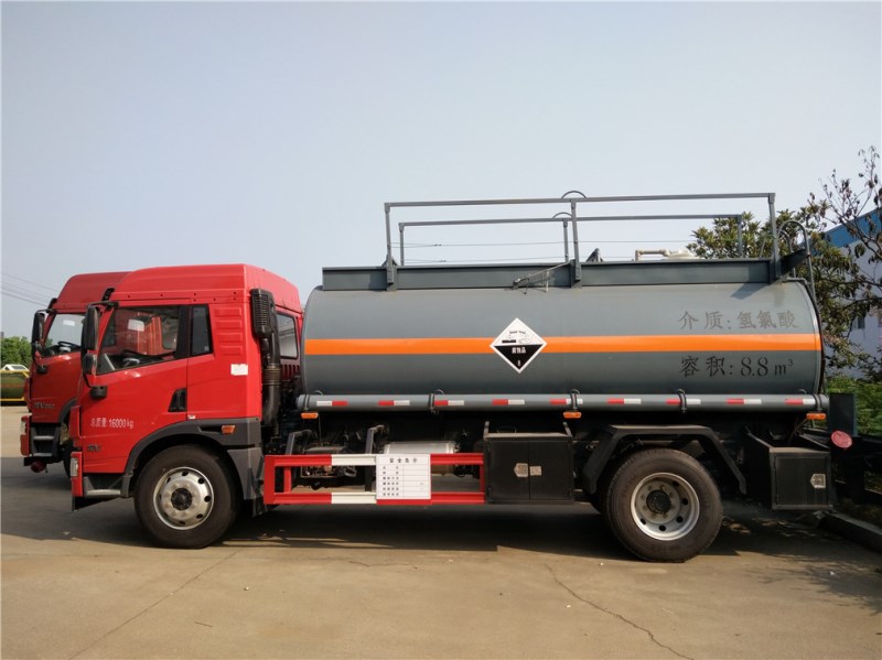 解放龍V CLW5162GFWC5腐蝕性物品罐式運(yùn)輸車(chē)